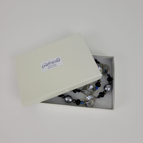 Chic Silver and Black Leaf Necklace - Picture 6 of 7